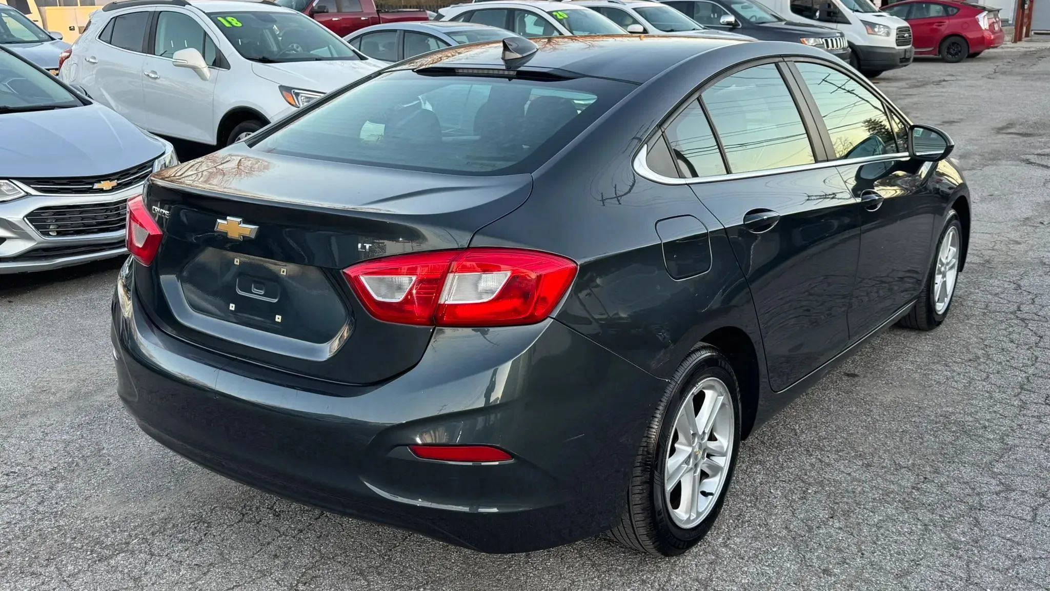 Used 2017 Chevrolet Cruze LT w/ Convenience Package FWD image 5