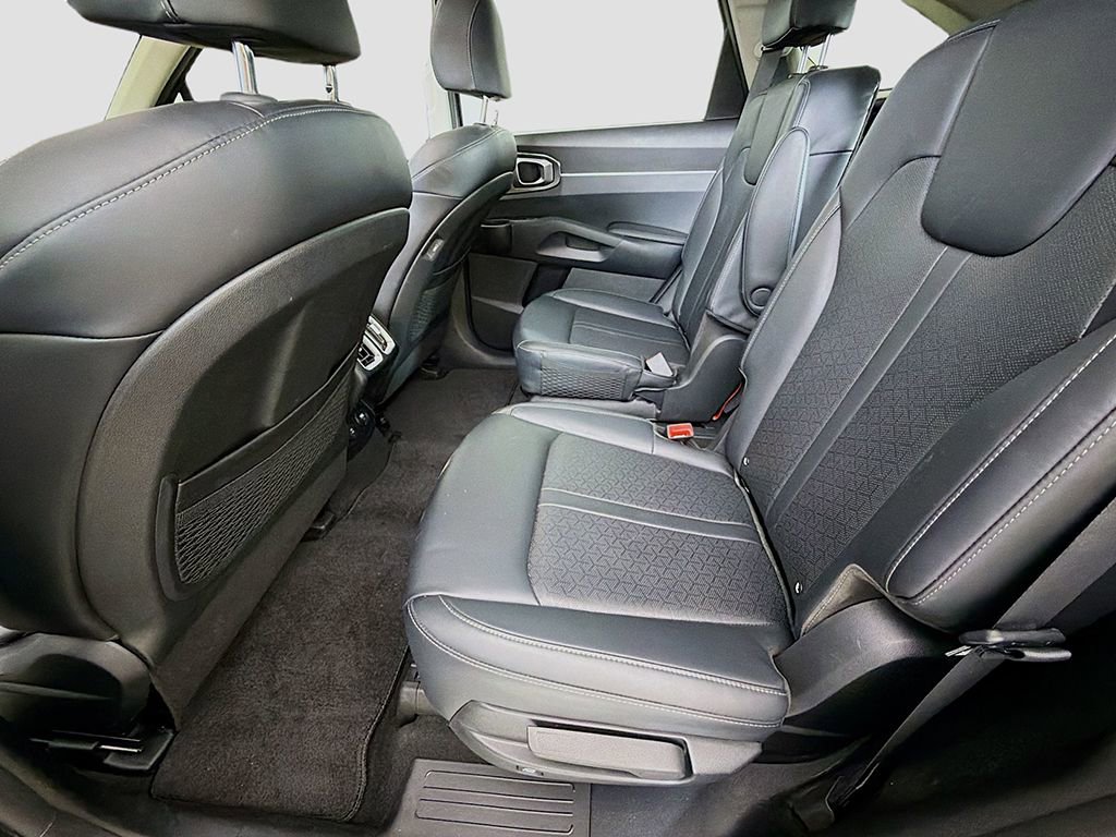 Used 2023 Kia Sorento EX w/ Panoramic Sunroof Package FWD image 27