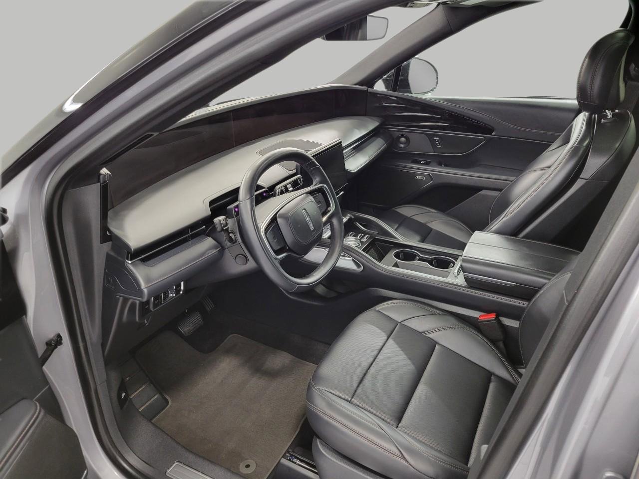Used 2025 Lincoln Nautilus Premier w/ Equipment Group 102A AWD/4WD image 9