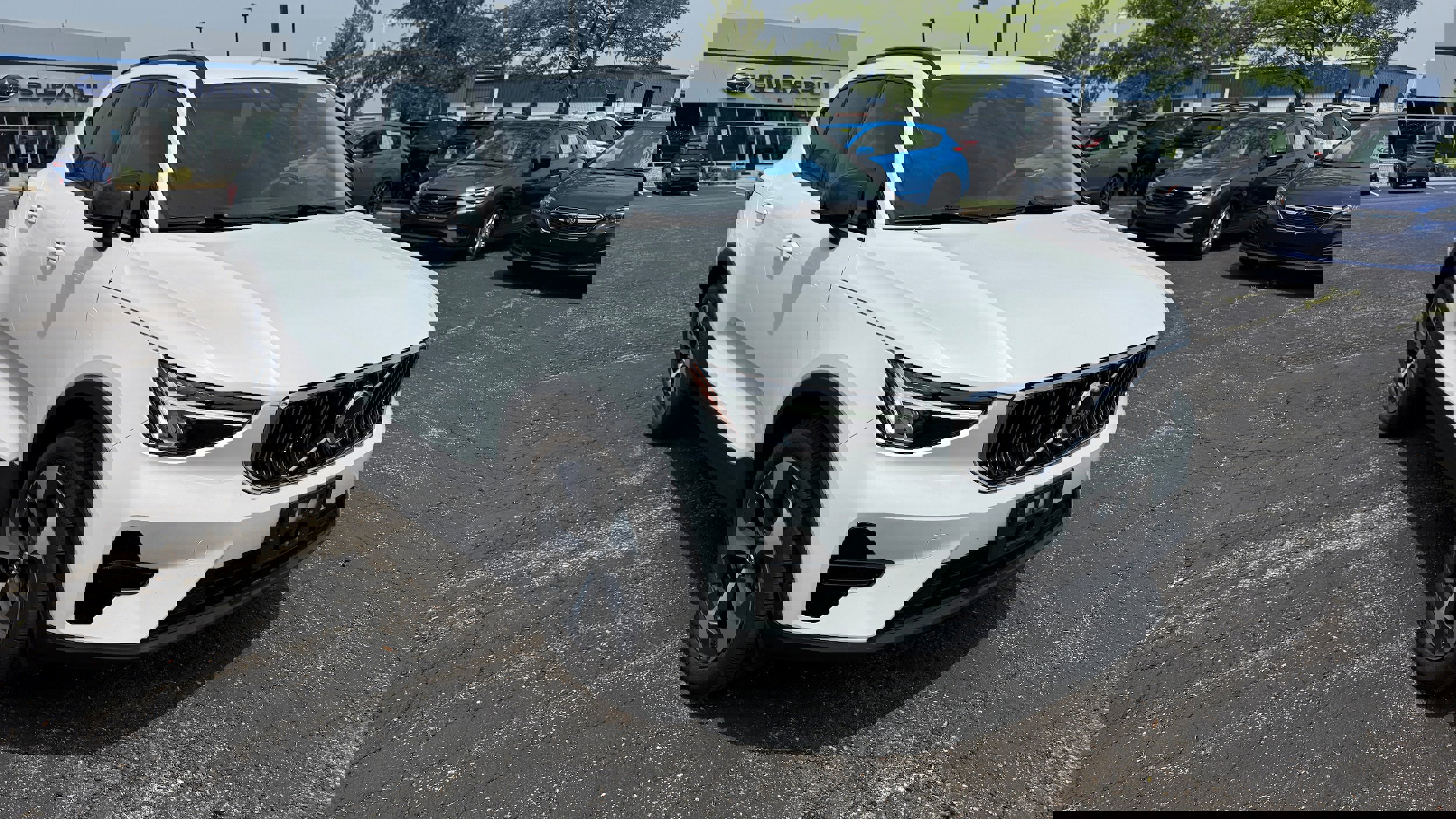 Used 2024 Volvo XC40 B5 Core