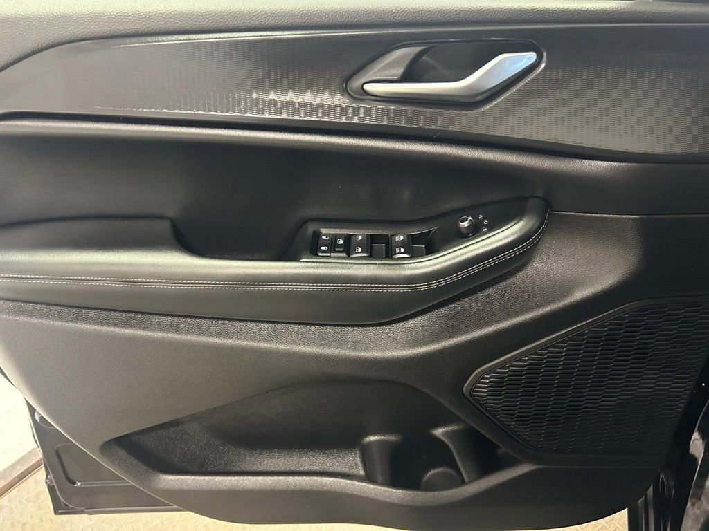 Used 2024 Jeep Grand Cherokee Altitude image 4