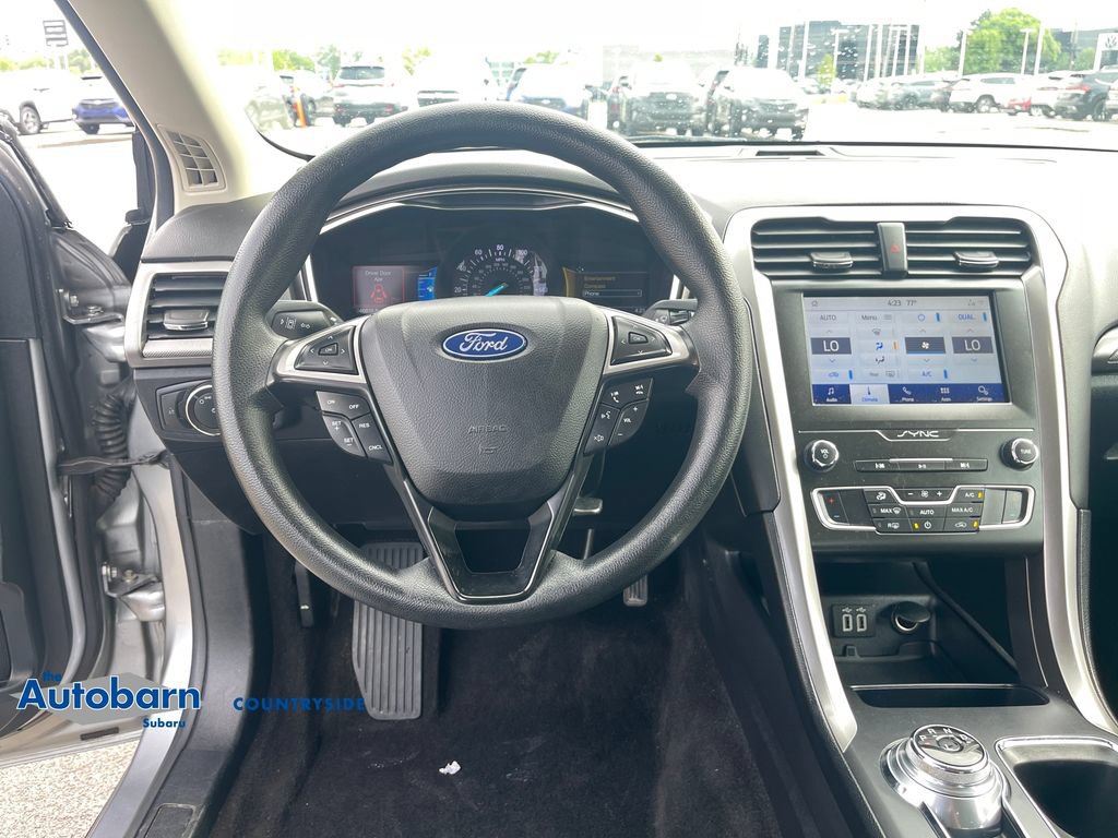 Used 2020 Ford Fusion SE FWD image 13