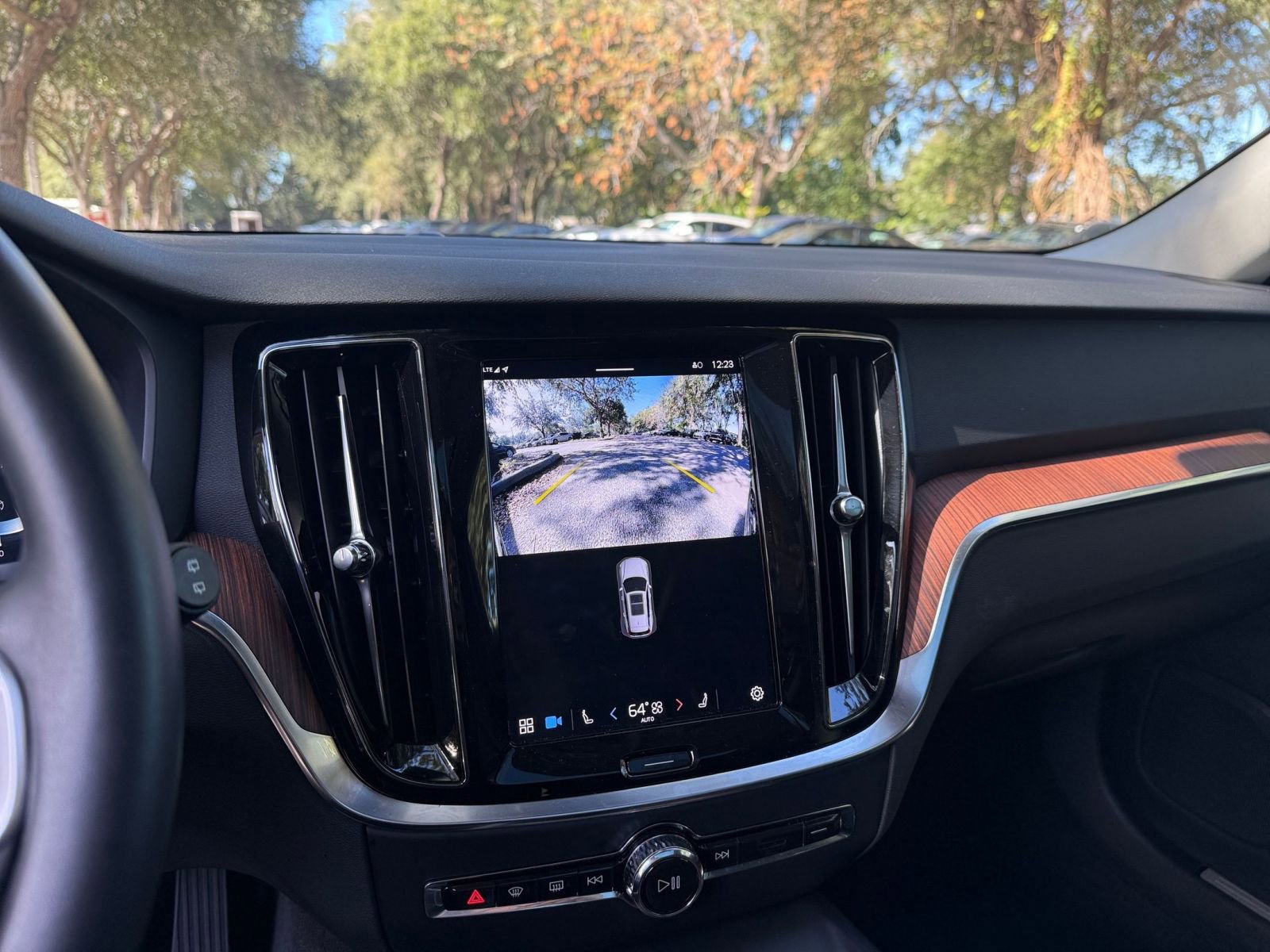 Used 2025 Volvo V60 B5 Cross Country Plus image 17