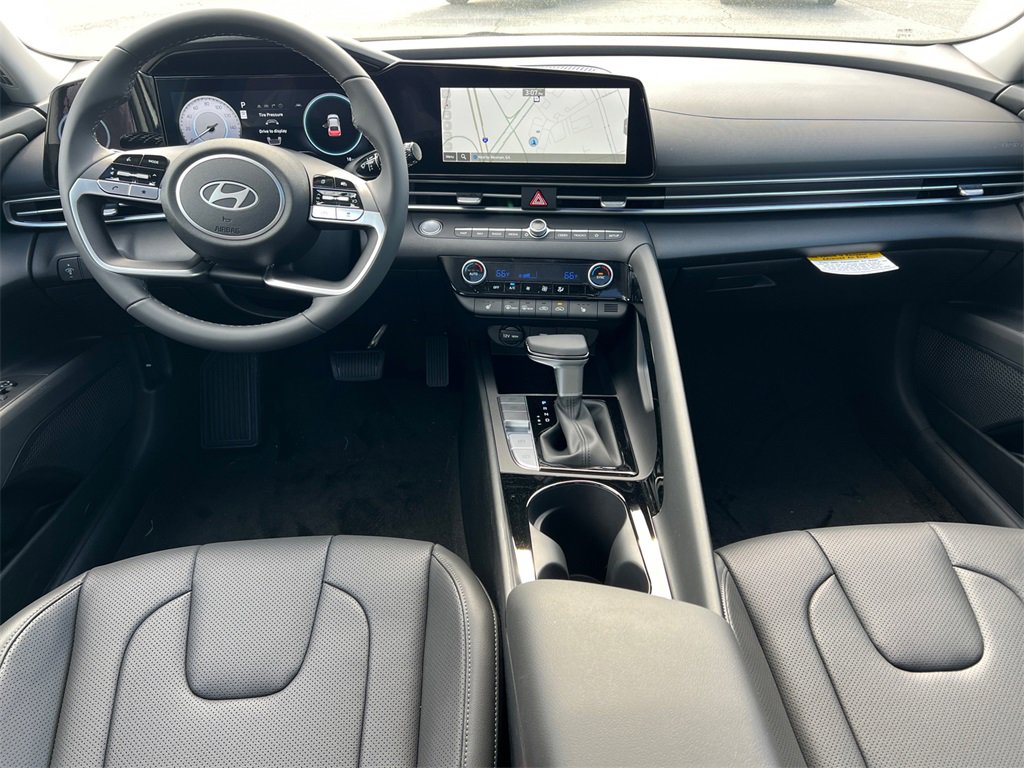 Used 2025 Hyundai Elantra Limited image 22