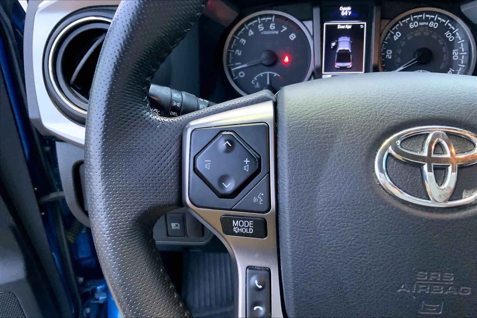 Used 2018 Toyota Tacoma SR5 AWD/4WD image 23