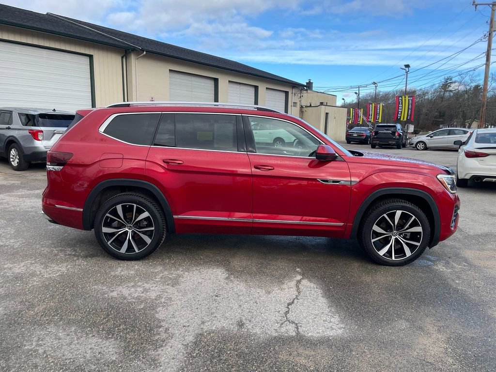 Used 2024 Volkswagen Atlas SEL Premium R-Line AWD/4WD image 4