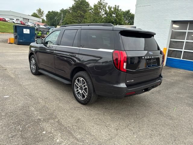 Used 2025 Ford Expedition Active AWD/4WD image 14