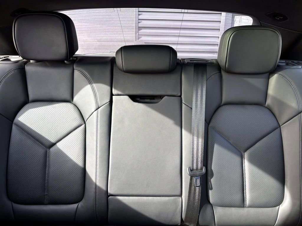 Certified 2024 Porsche Macan image 38