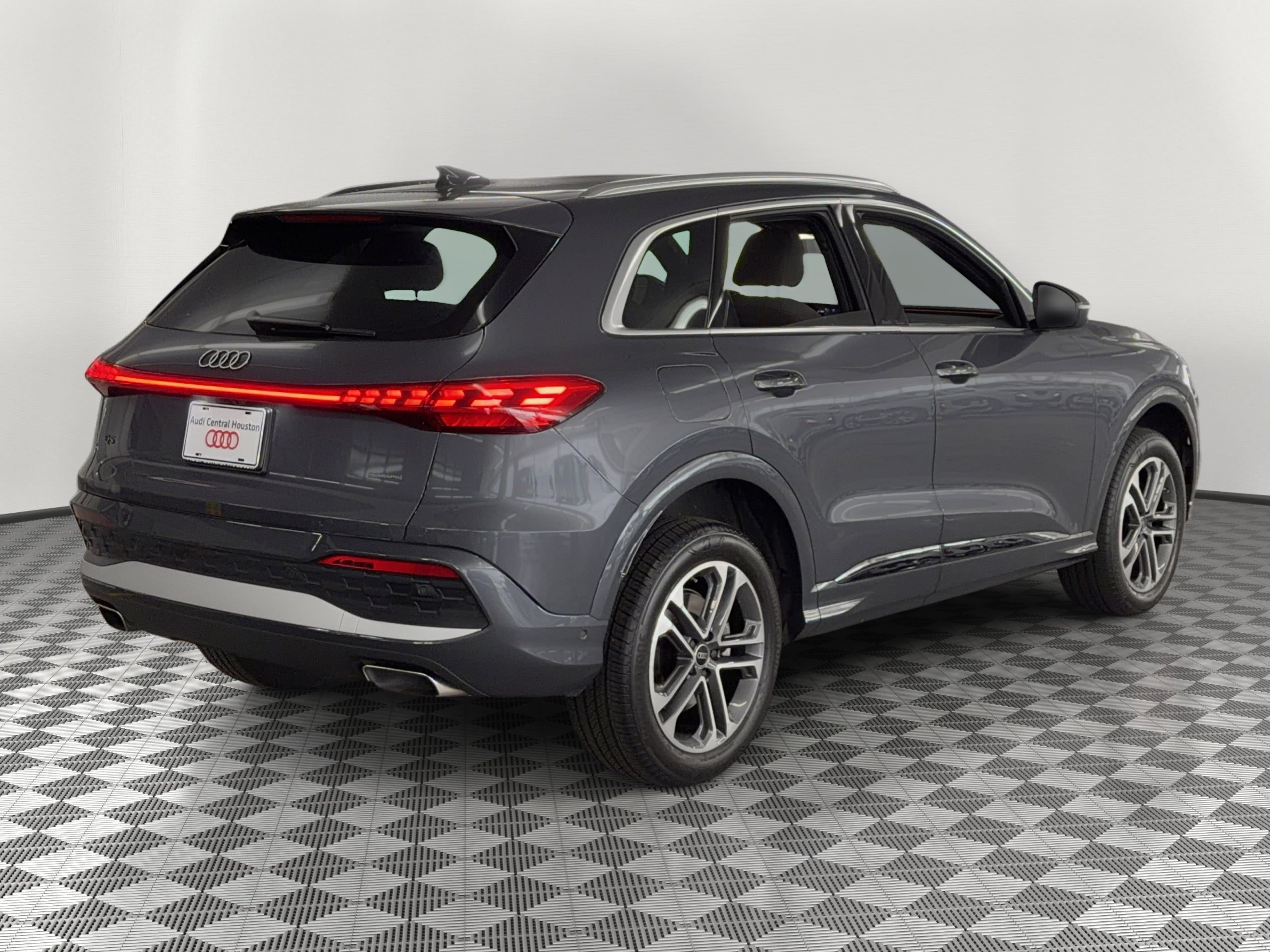 Certified 2025 Audi Q5 Premium Plus w/ Premium Plus image 9