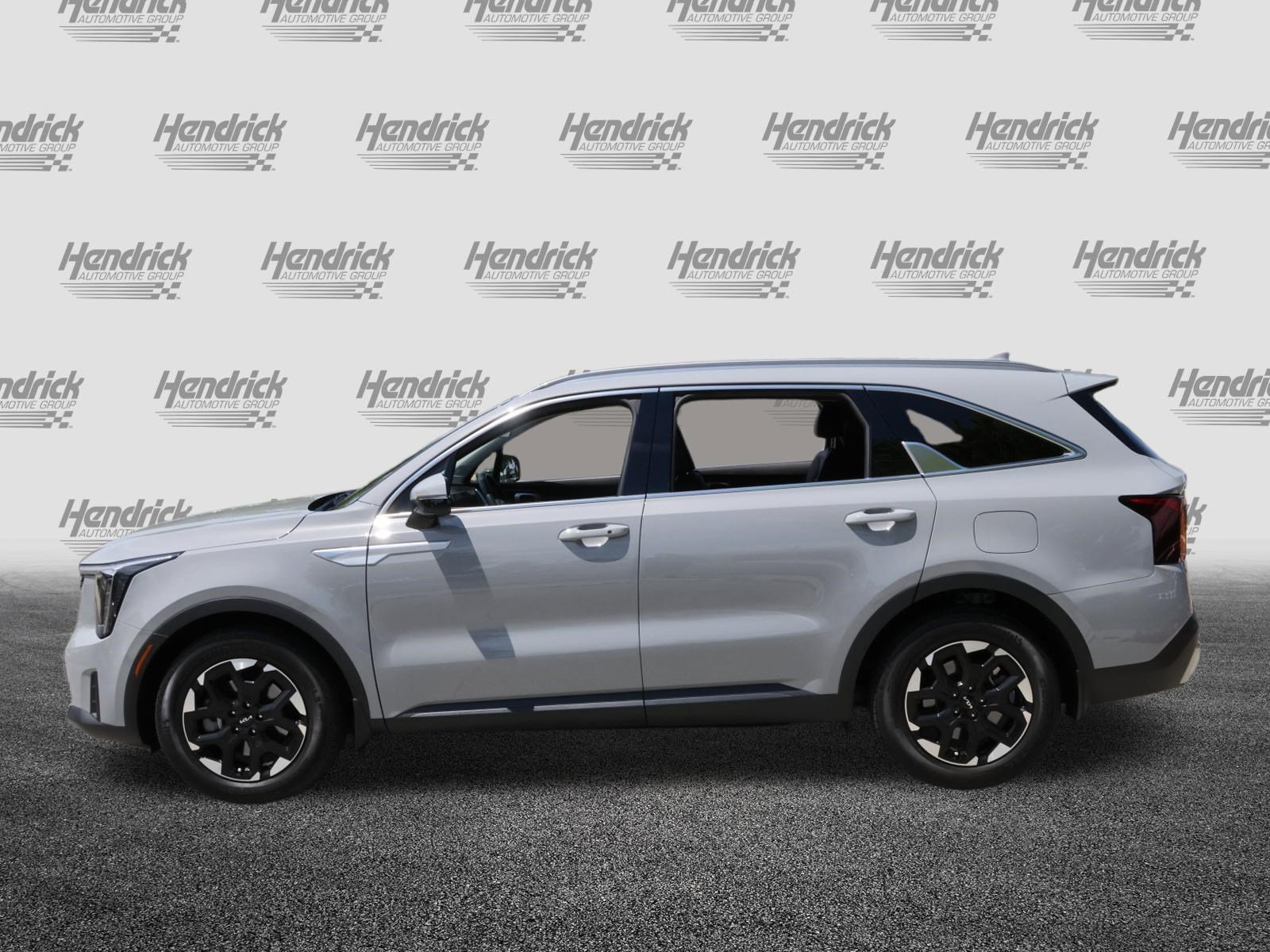 Used 2025 Kia Sorento S w/ Panoramic Sunroof Package FWD image 6