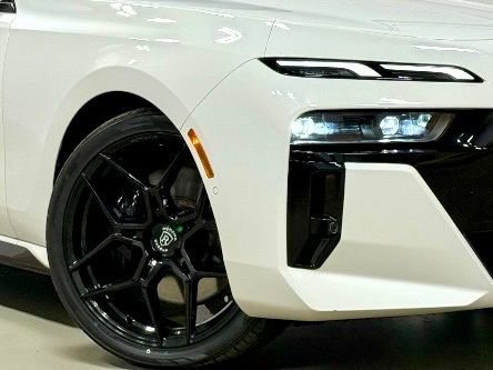 Used 2024 BMW 760i xDrive w/ Premium Package image 12