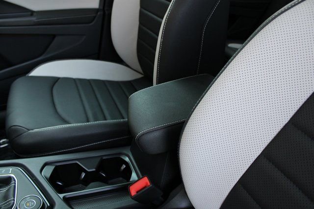 New 2025 Volkswagen Taos SEL AWD/4WD image 18