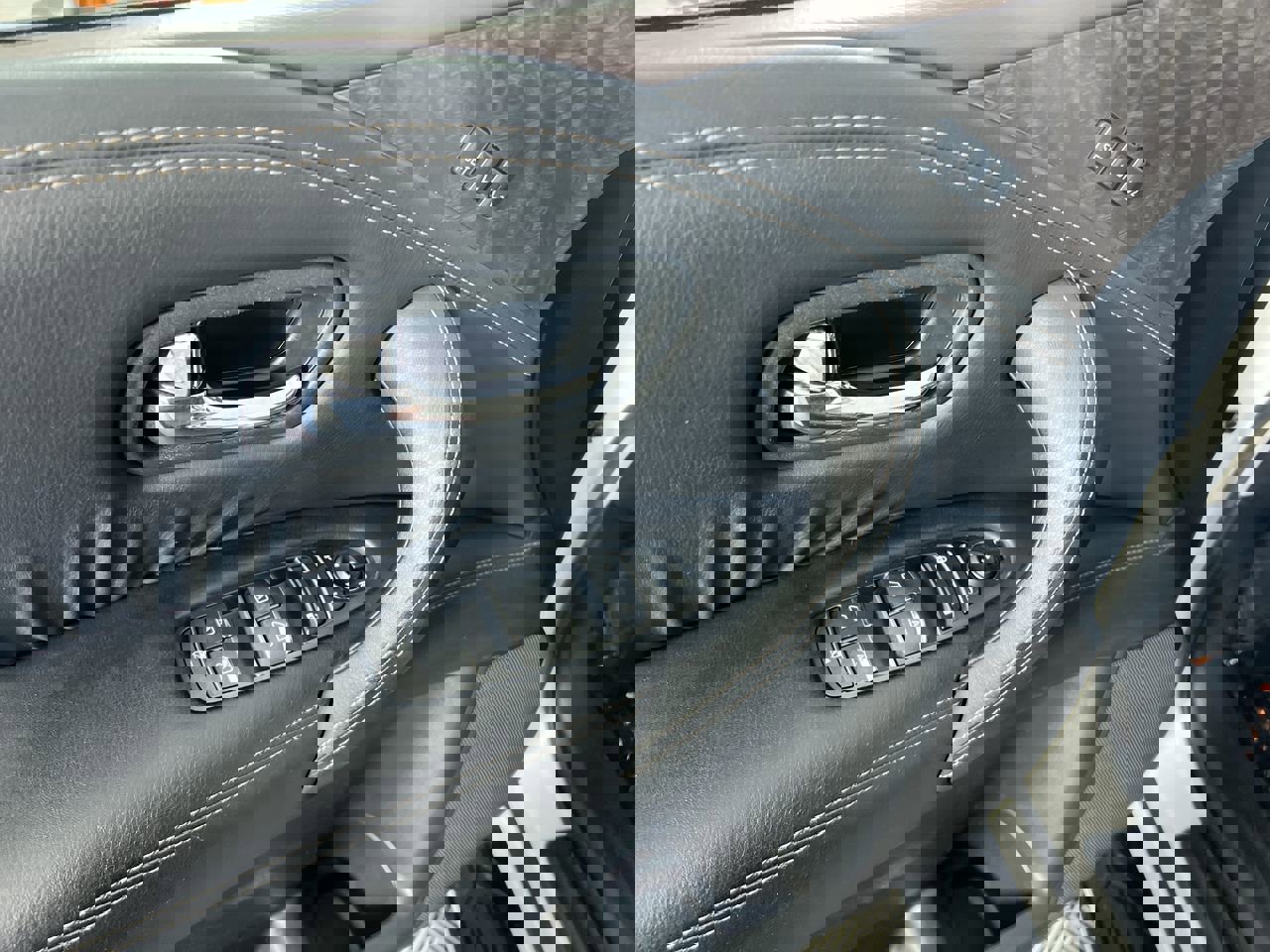 Used 2023 Nissan Armada Platinum w/ Captain's Chairs Package image 15