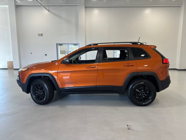 Used 2016 Jeep Cherokee Trailhawk w/ Leather Interior Group AWD/4WD image 8