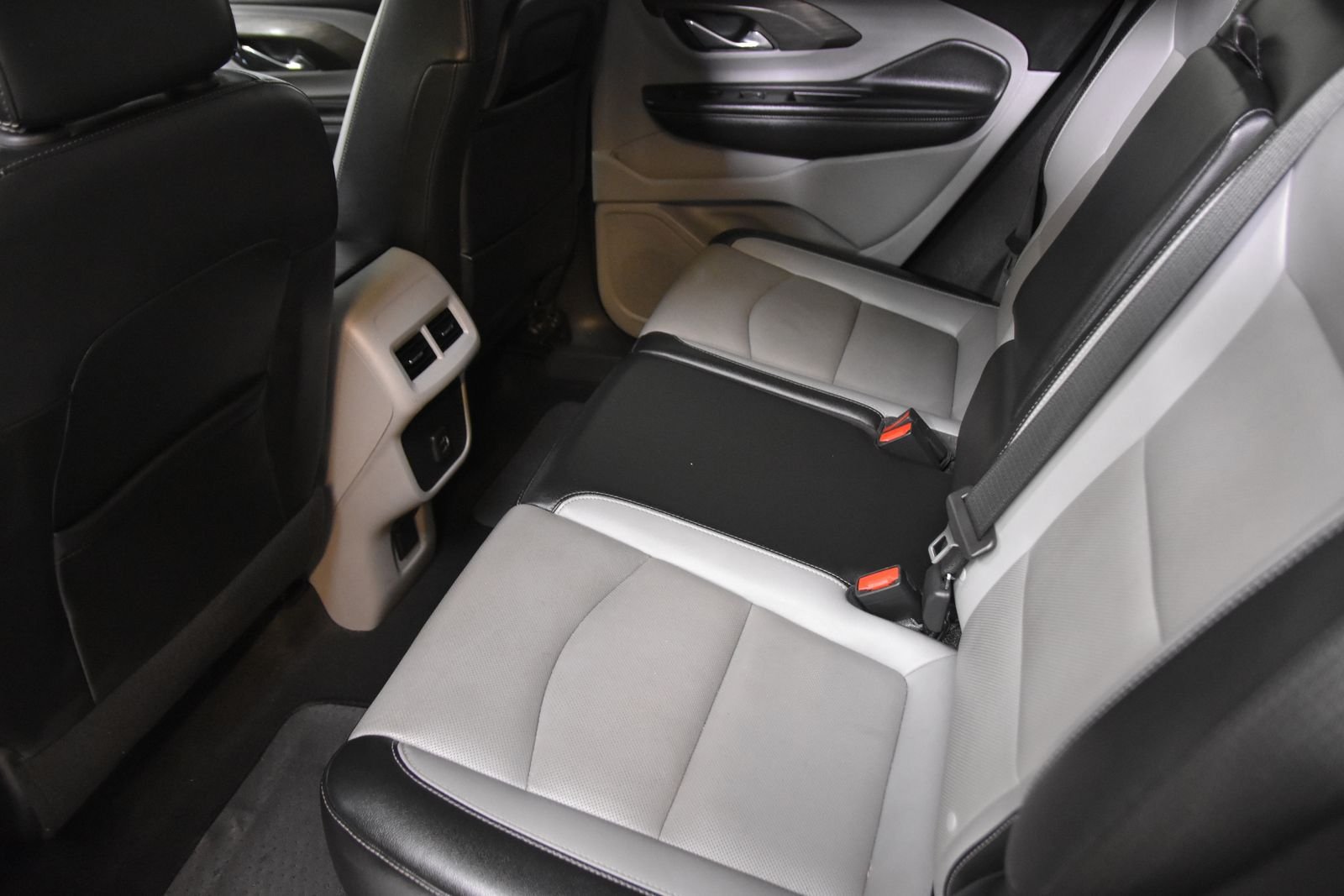 Used 2023 GMC Terrain SLT FWD image 33