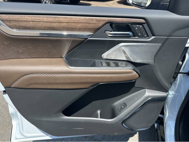 New 2026 GMC Acadia Denali Ultimate w/ LPO, Floor Liner Package FWD image 23