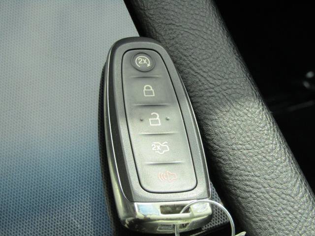 Certified 2019 Ford Taurus SHO w/ Driver Assist Package image 27