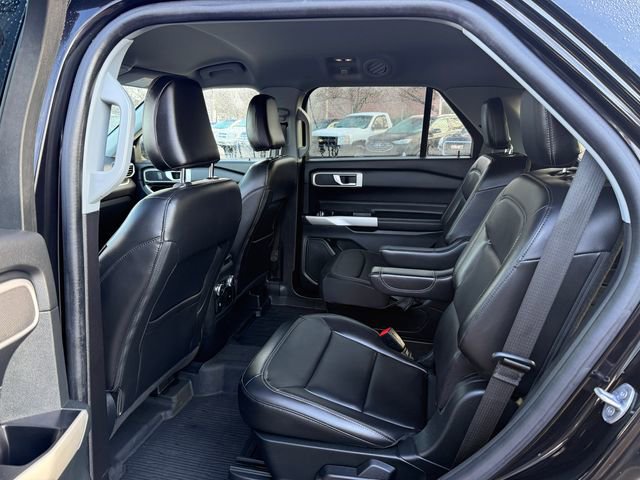 Used 2022 Ford Explorer XLT w/ Equipment Group 202A image 4