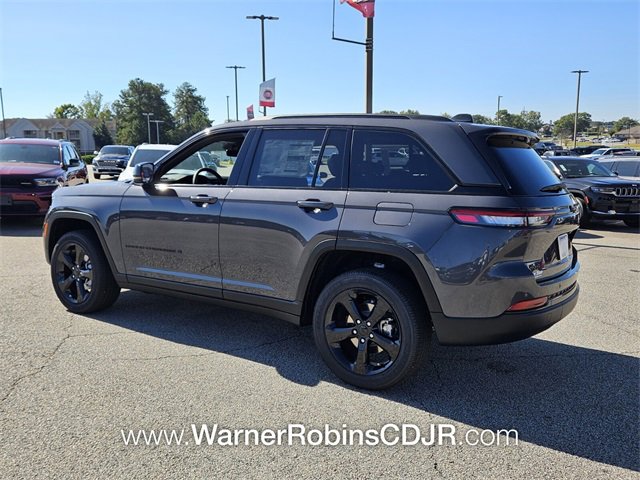 New 2025 Jeep Grand Cherokee Altitude image 9
