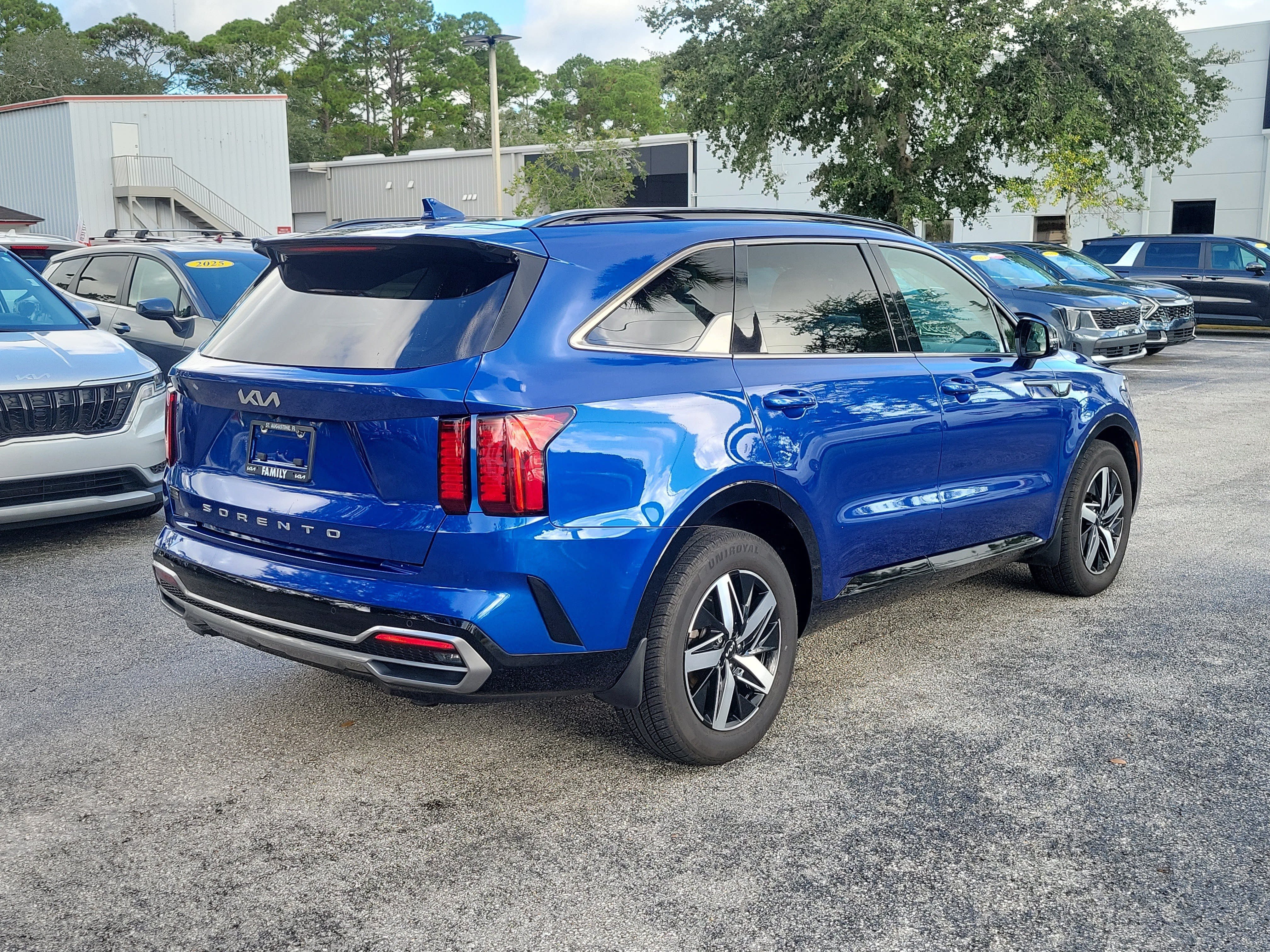 Used 2022 Kia Sorento EX w/ Panoramic Sunroof Package FWD image 6