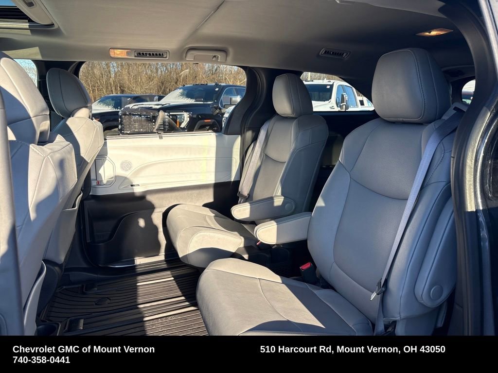 Used 2025 Toyota Sienna XLE w/ XLE Plus Package image 26