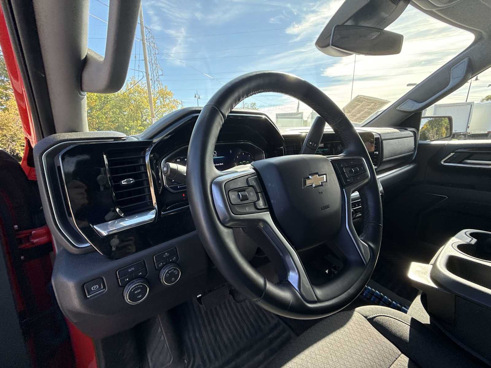Certified 2024 Chevrolet Silverado 1500 LT AWD/4WD image 10