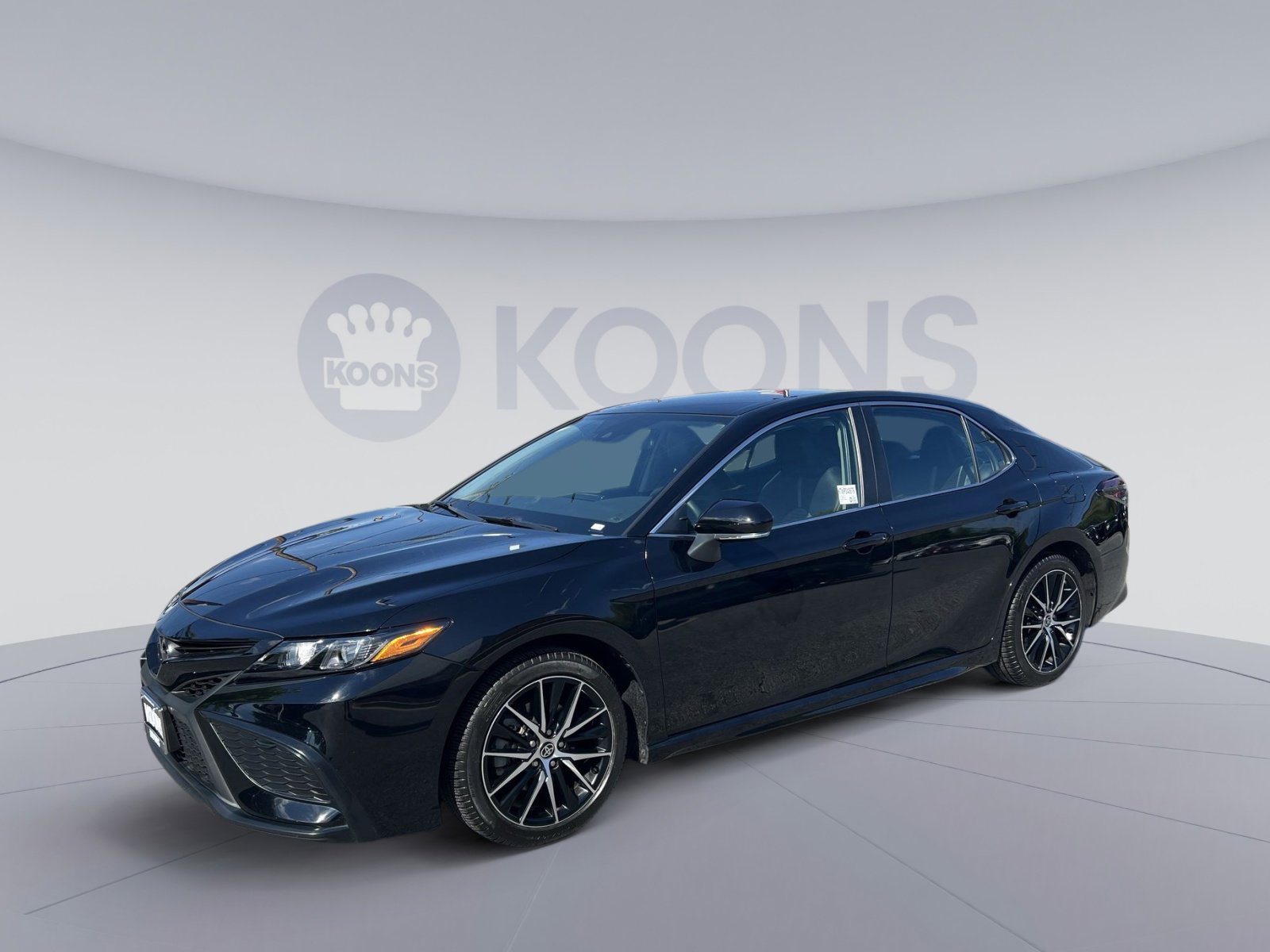 Used 2024 Toyota Camry SE AWD/4WD image 1