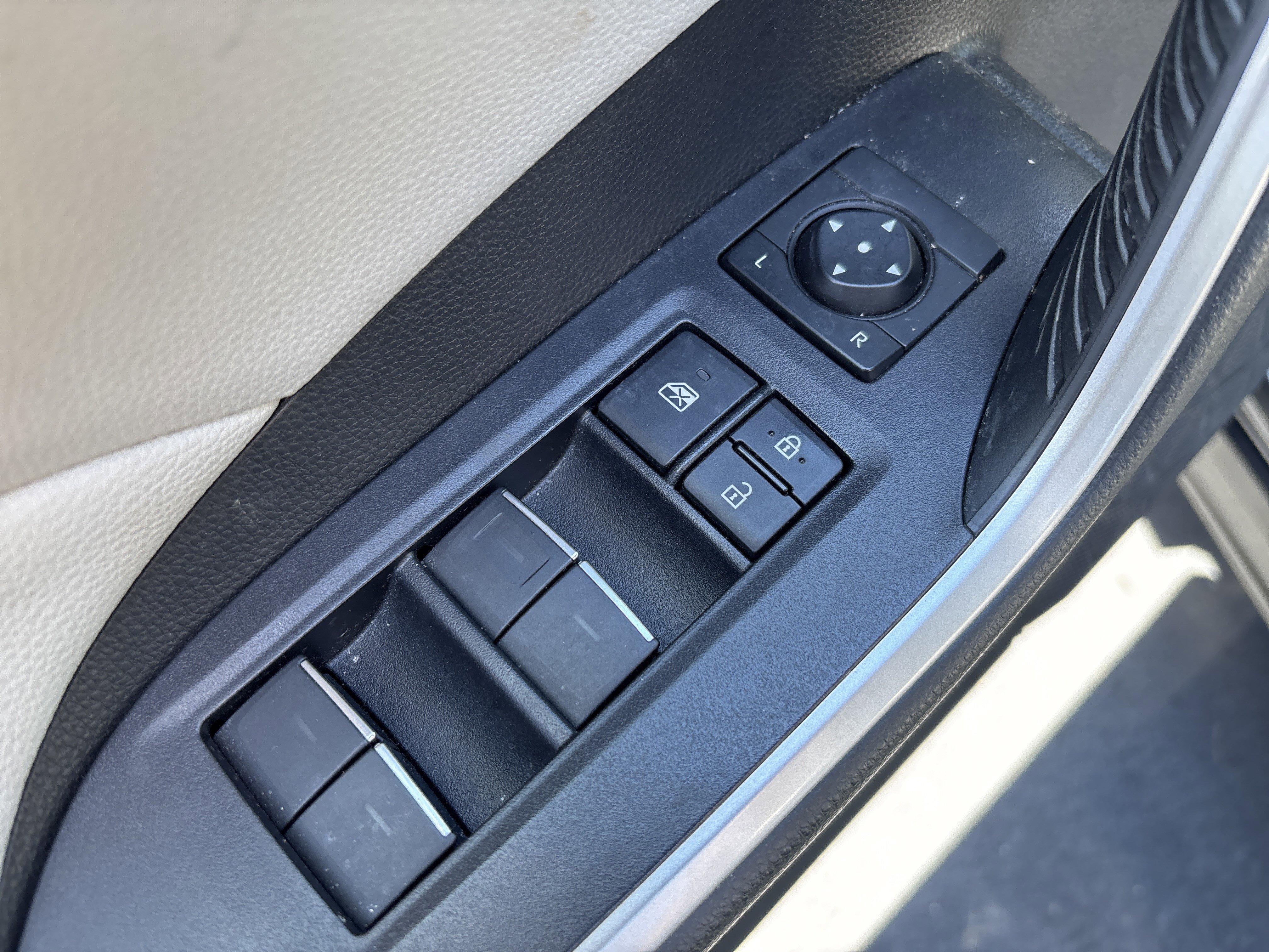 Used 2023 Toyota RAV4 XLE w/ Convenience Package AWD/4WD image 12