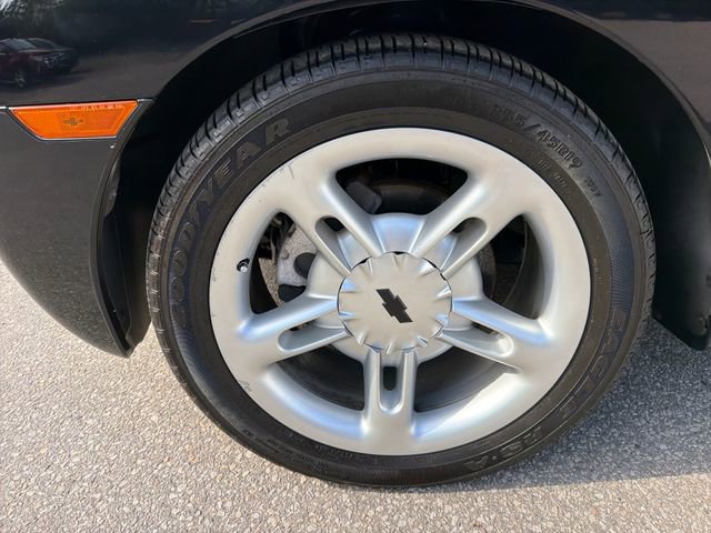 Used 2004 Chevrolet SSR w/ Preferred Equipment Group RWD image 38