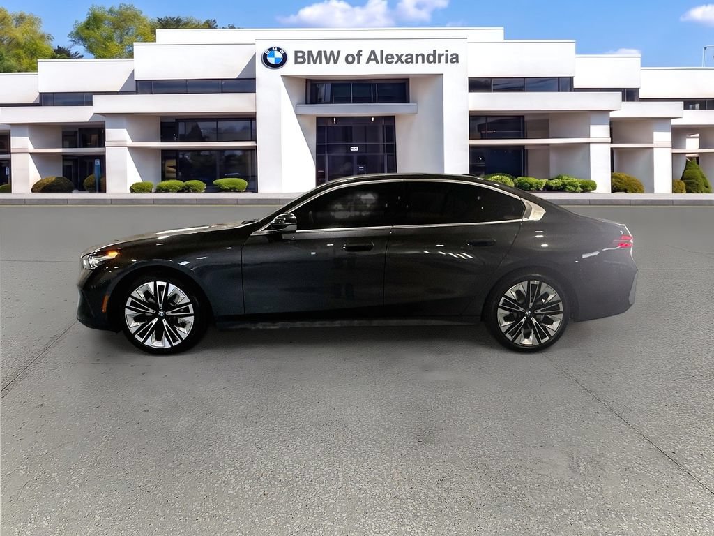 Used 2024 BMW 530i xDrive w/ Convenience Package AWD/4WD image 8