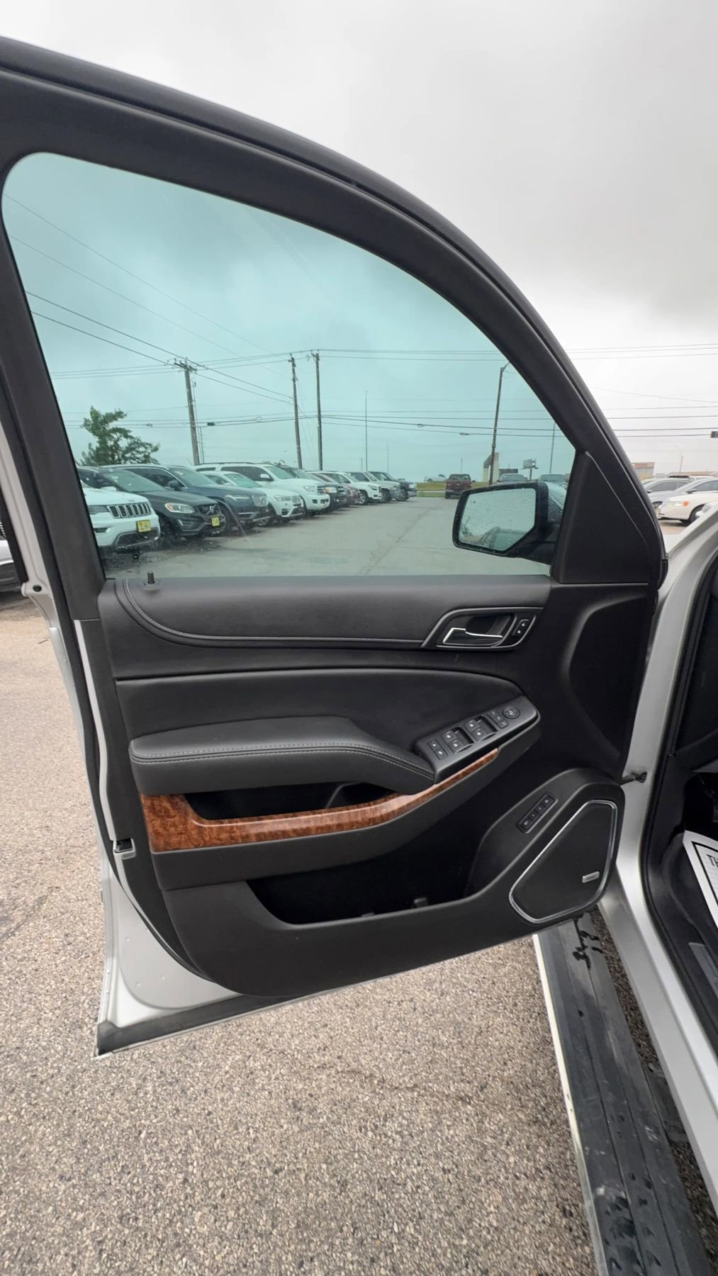 Used 2016 Chevrolet Suburban LTZ RWD image 10