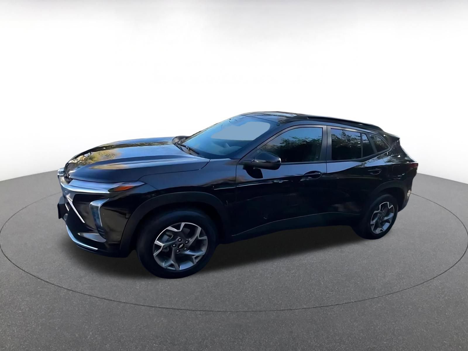 Used 2025 Chevrolet Trax LT image 8