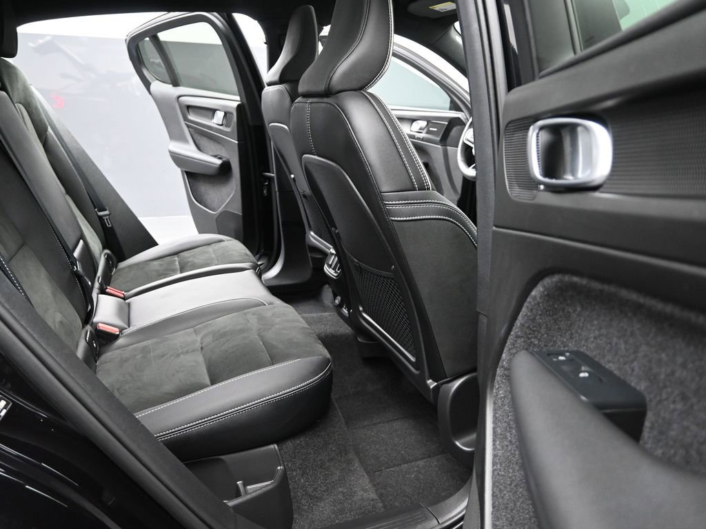 Used 2023 Volvo C40 P8 Recharge Ultimate image 17