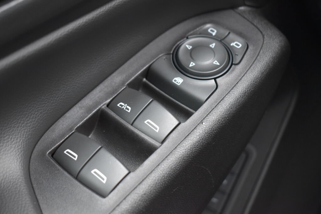 Used 2018 Chevrolet Equinox Premier AWD/4WD image 15