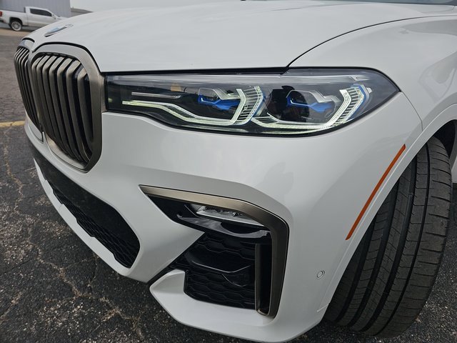 Used 2021 BMW X7 M50i w/ Dynamic Handling Package image 33