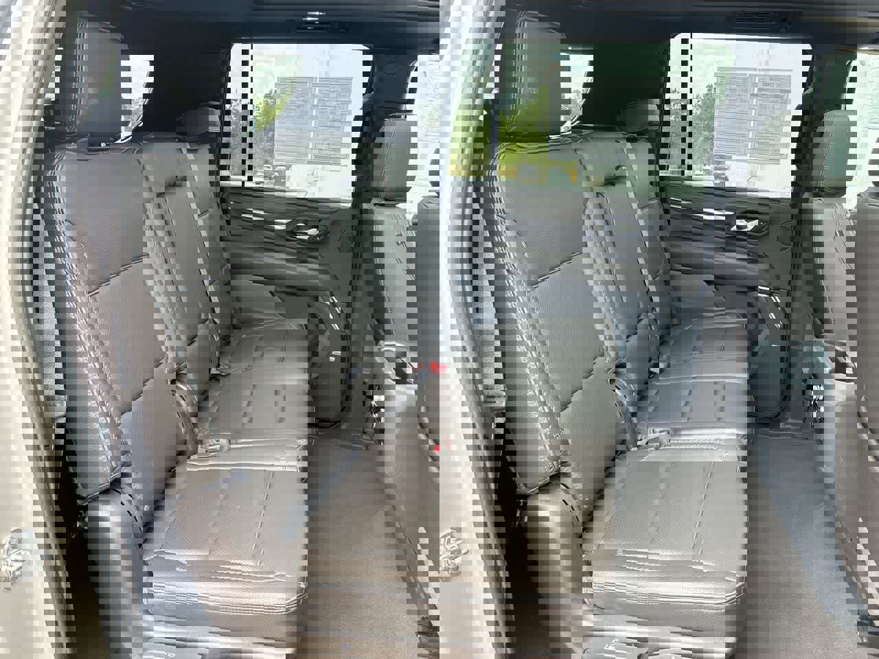 Used 2024 GMC Yukon XL Denali image 27