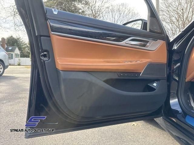 Used 2022 BMW 750i xDrive w/ Executive Package AWD/4WD image 38