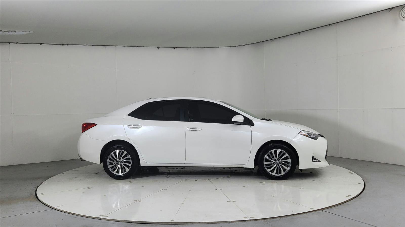 Used 2017 Toyota Corolla XLE FWD image 8