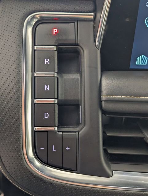 Used 2023 Chevrolet Suburban Premier image 24