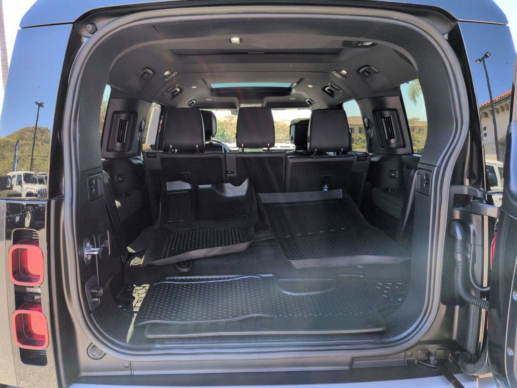 Used 2023 Land Rover Defender 130 SE image 26