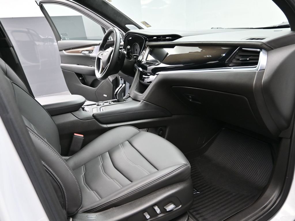 Certified 2025 Cadillac XT6 Premium Luxury w/ Platinum Package image 21