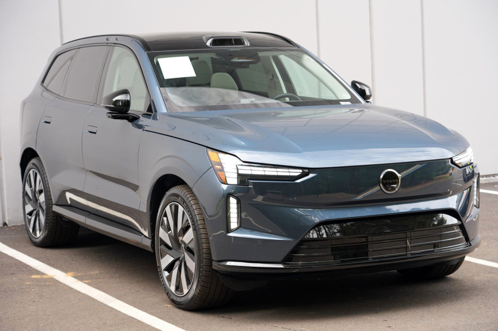 Used 2025 Volvo EX90 Plus AWD/4WD image 54
