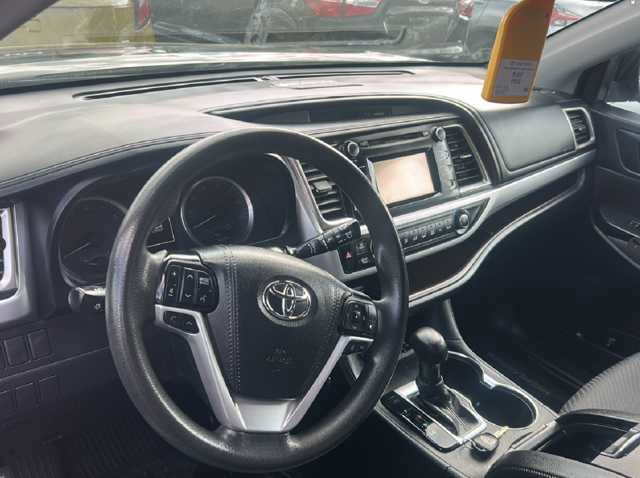 Used 2019 Toyota Highlander LE image 4