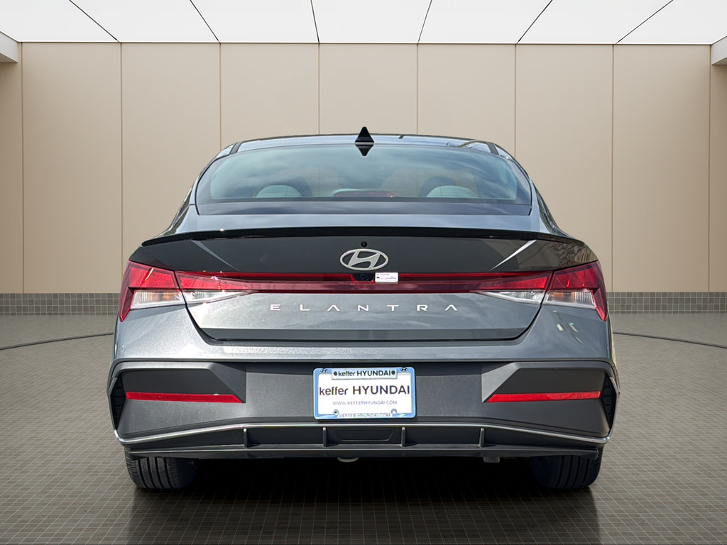Used 2025 Hyundai Elantra Sport FWD image 4