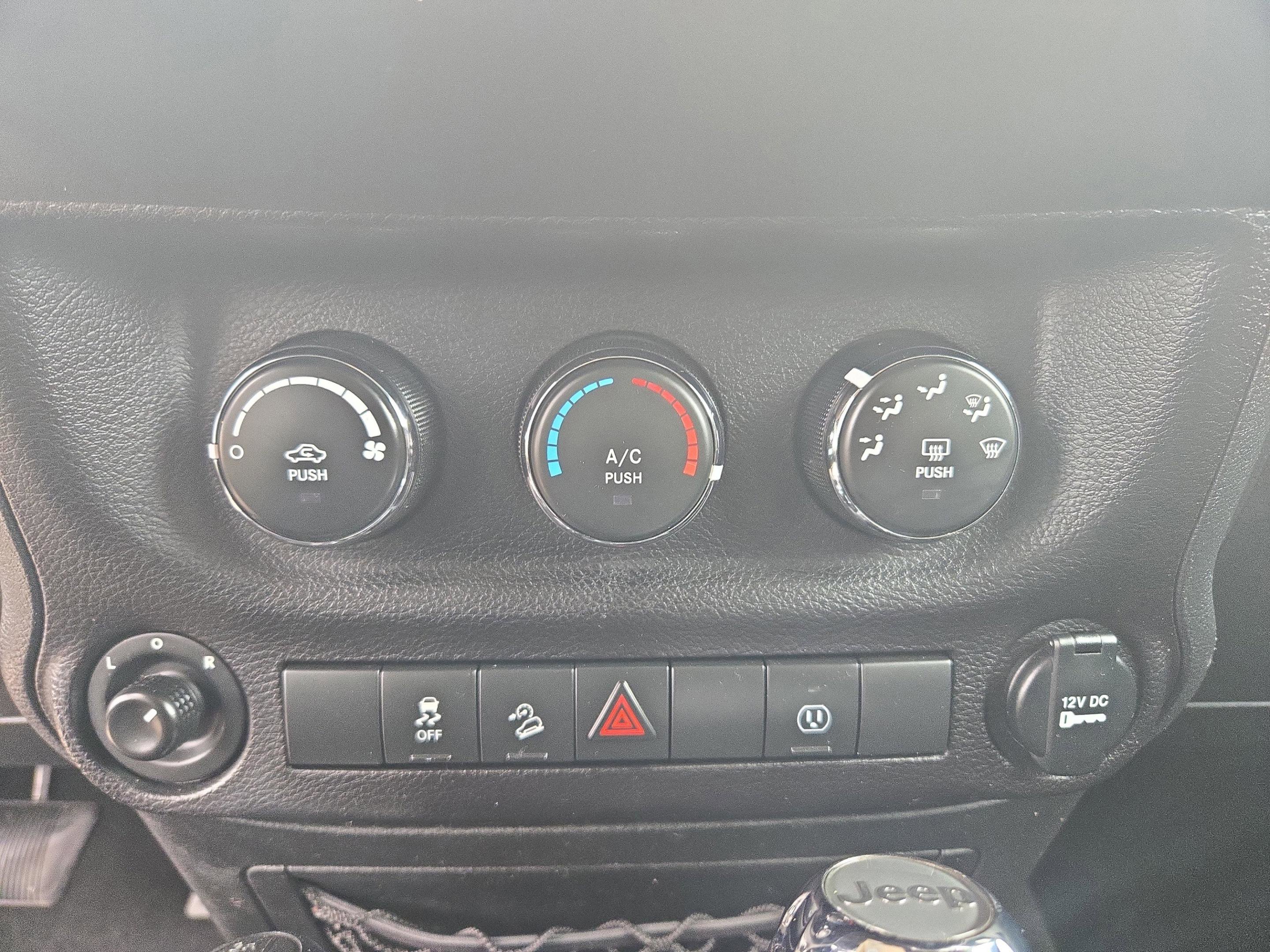 Used 2017 Jeep Wrangler Unlimited Sahara image 15