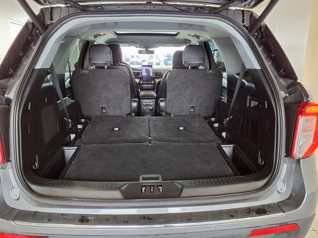 Used 2023 Ford Explorer Limited w/ Limited Technology Package RWD image 24