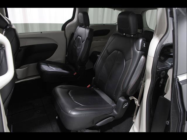 Used 2017 Chrysler Pacifica Touring-L FWD image 20