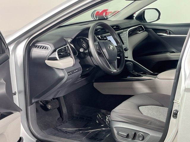 Used 2018 Toyota Camry LE FWD image 18