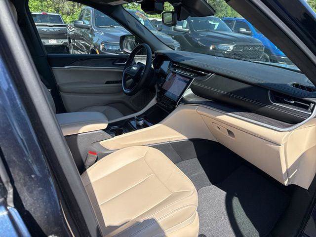 Certified 2024 Jeep Grand Cherokee L Limited AWD/4WD image 9