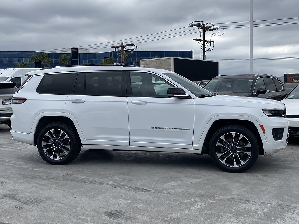 Used 2021 Jeep Grand Cherokee L Overland w/ Luxury Tech Group IV AWD/4WD image 2